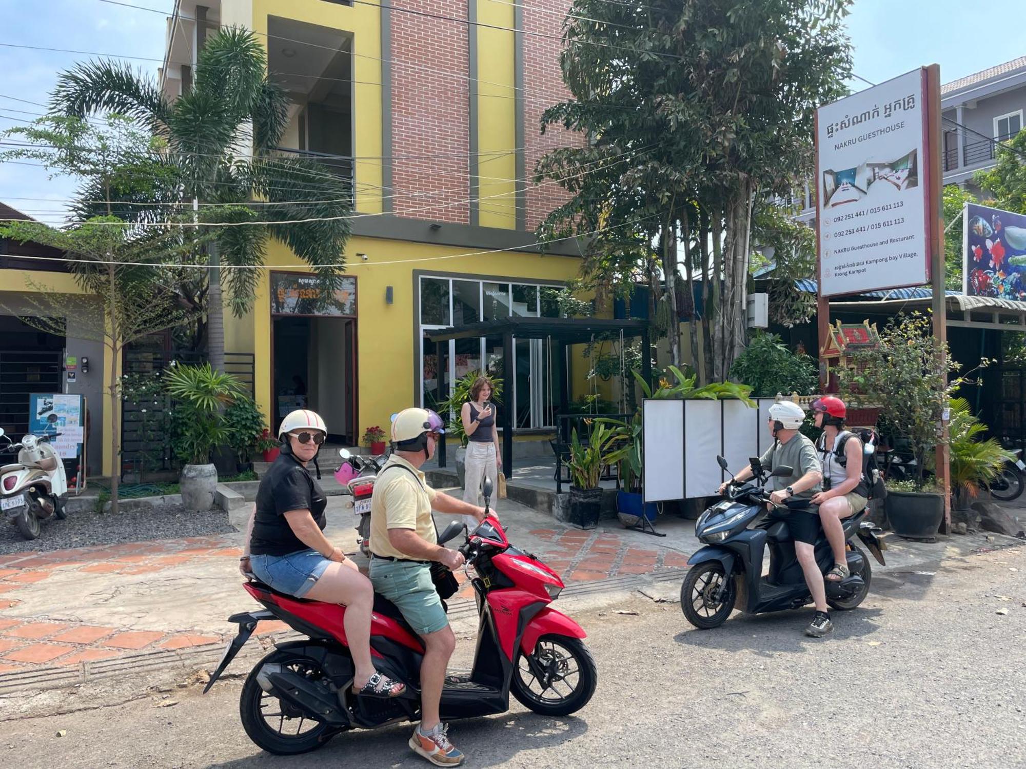 Neakru Guesthouse And Restaurant Kampot Dış mekan fotoğraf
