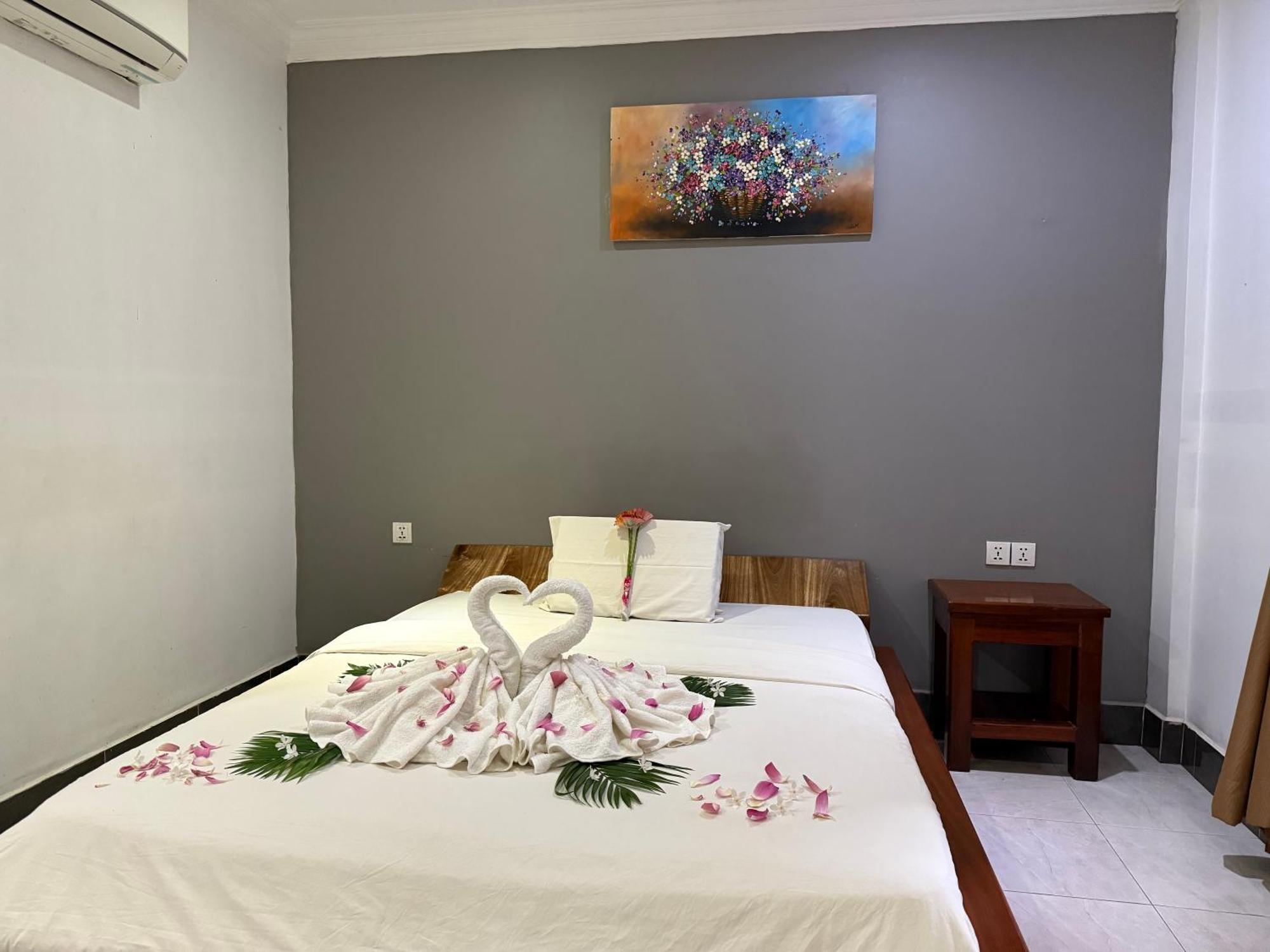 Neakru Guesthouse And Restaurant Kampot Dış mekan fotoğraf
