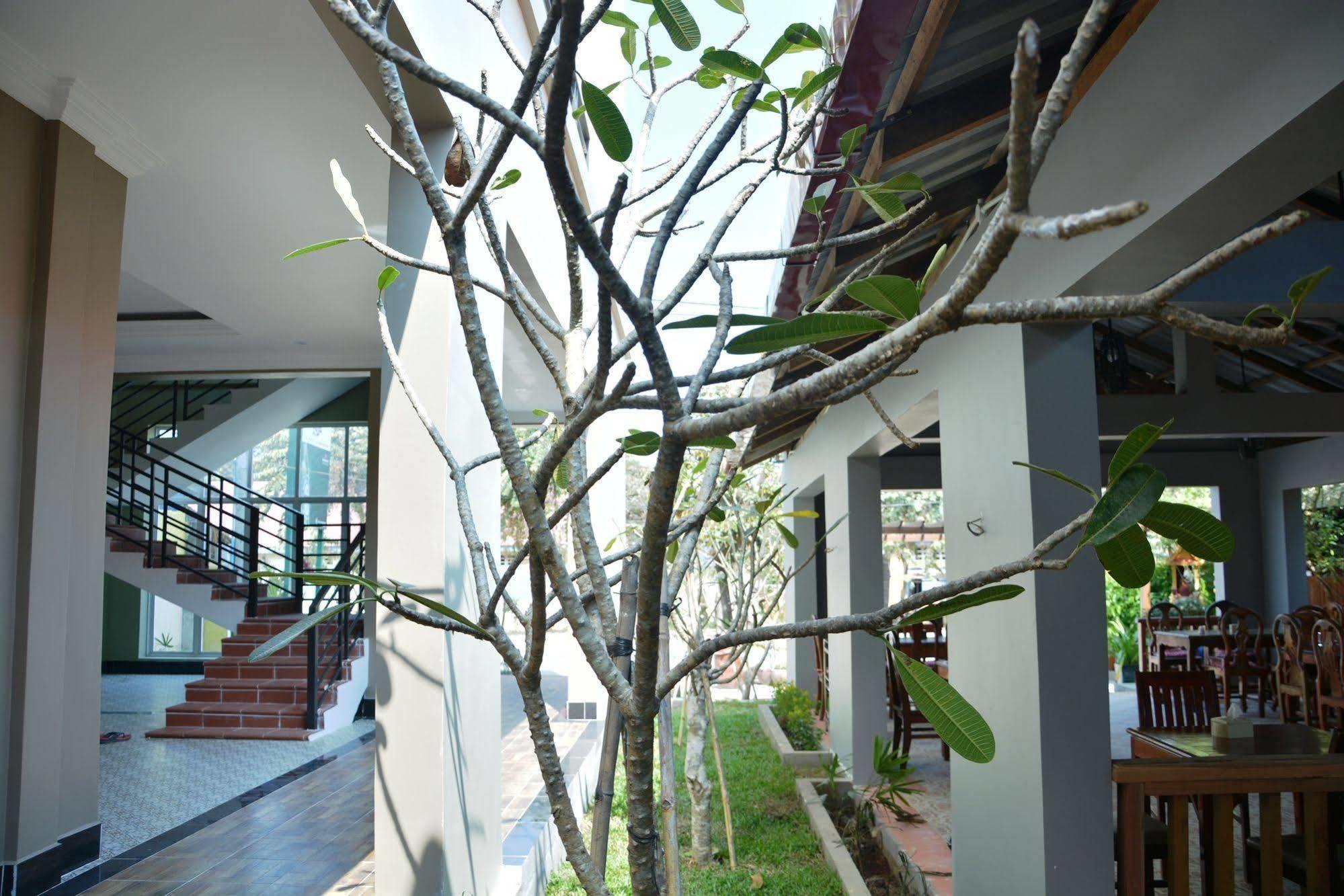 Neakru Guesthouse And Restaurant Kampot Dış mekan fotoğraf