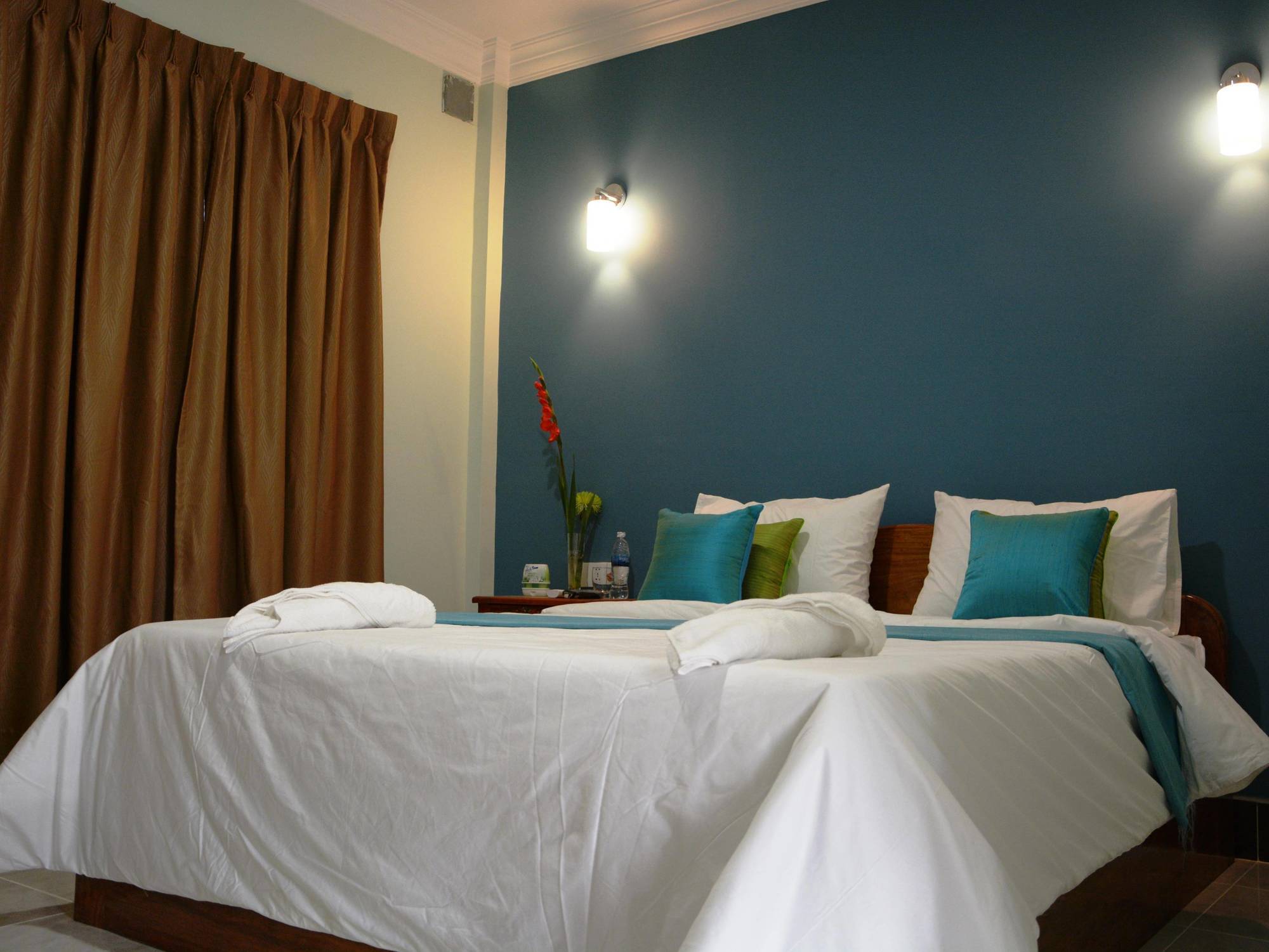 Neakru Guesthouse And Restaurant Kampot Dış mekan fotoğraf