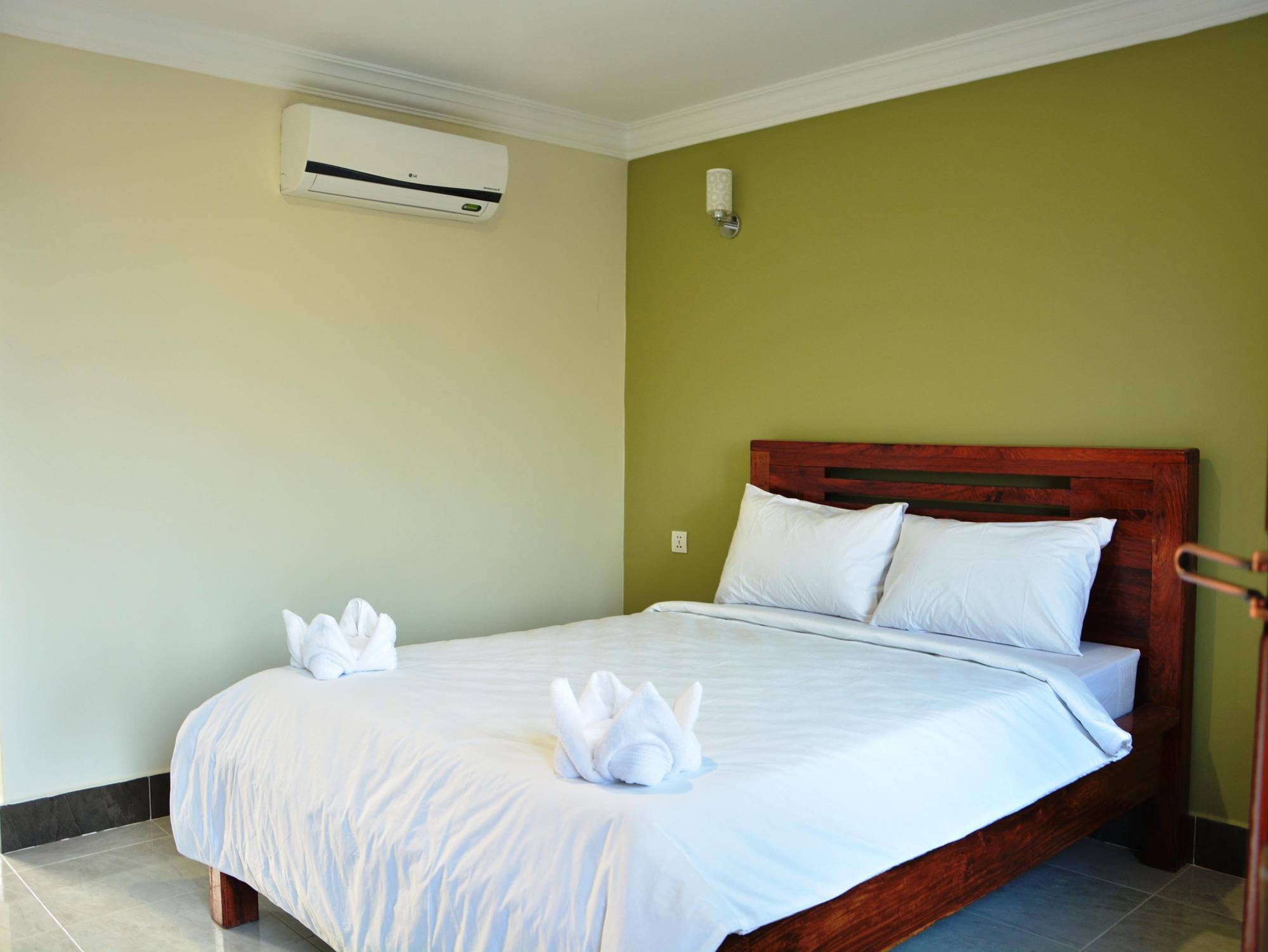 Neakru Guesthouse And Restaurant Kampot Dış mekan fotoğraf